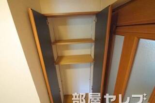 使いやすいサイズの収納です。
