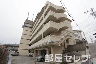 5階建ての建物です。