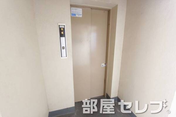 エレベーター完備。