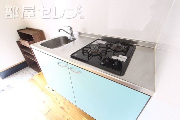 シンクや調理台の広いシステムキッチン。