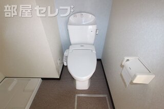温水洗浄便座がついてるお手洗い。