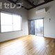 古民家風の温かさを残したお部屋です。