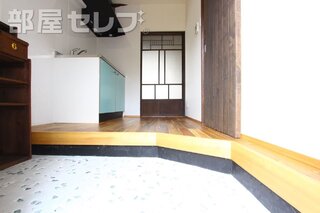 約1帖ある玄関は、傘立てなどを置いてもゆとりがあります。