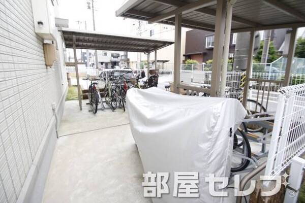 駐輪場。