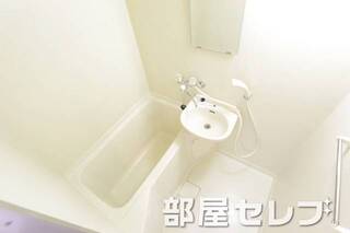 掃除のしやすいバスルームです。