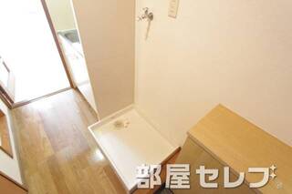 室内洗濯機置場完備です。。他号室の写真です。