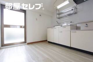 キッチン周辺。
