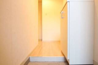 玄関からみたお部屋の雰囲気です。