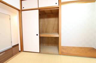 奥行きのある収納です。