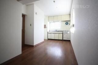 光を感じる明るい部屋。