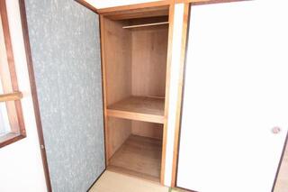 和室の部屋にも収納あります。