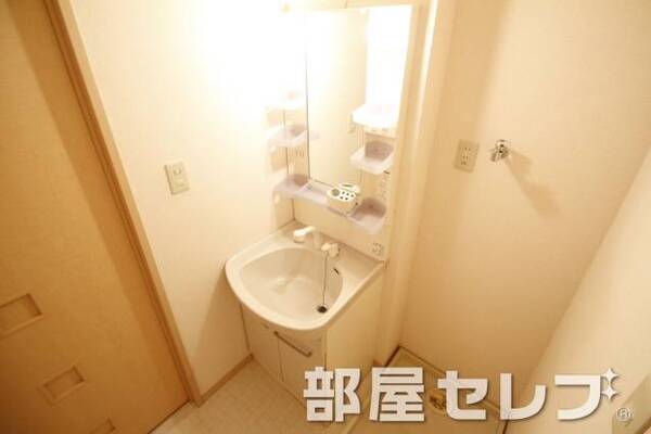 洗髪洗面化粧台。