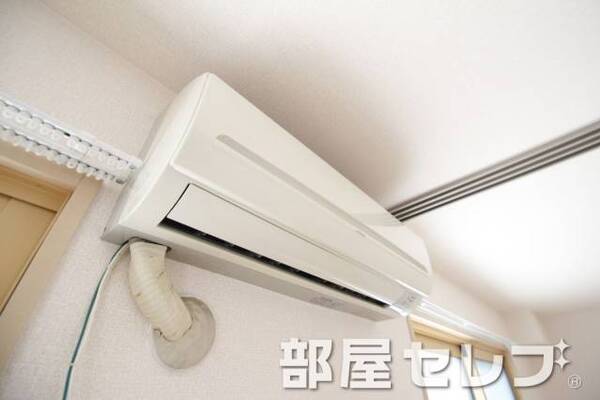 冷暖房エアコン。