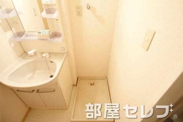 洗濯機置き場はこちらへ。