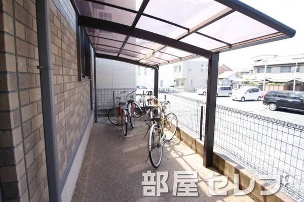 駐輪場。