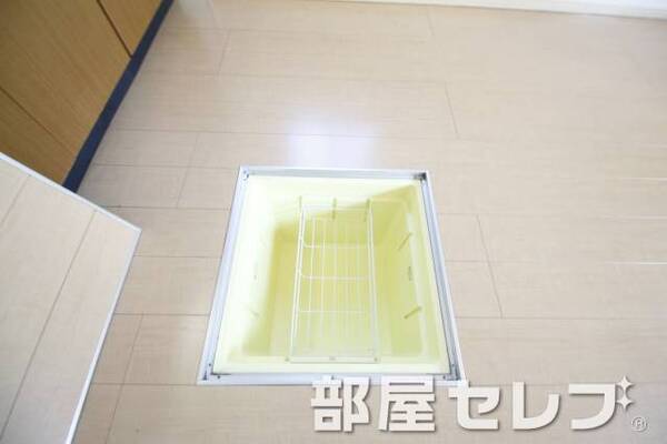 床下収納。
