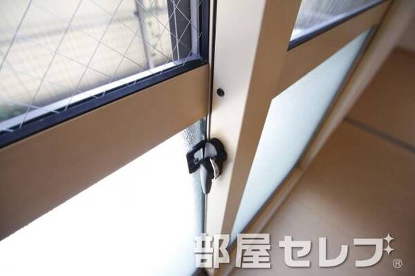 網ガラス。