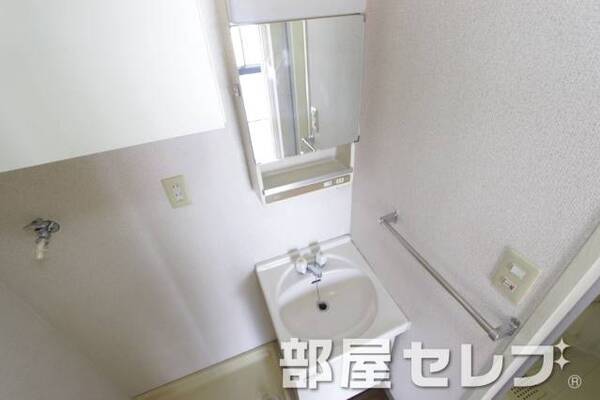 独立洗面化粧台。