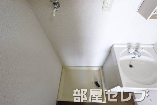 洗濯機置き場はこちらへ。