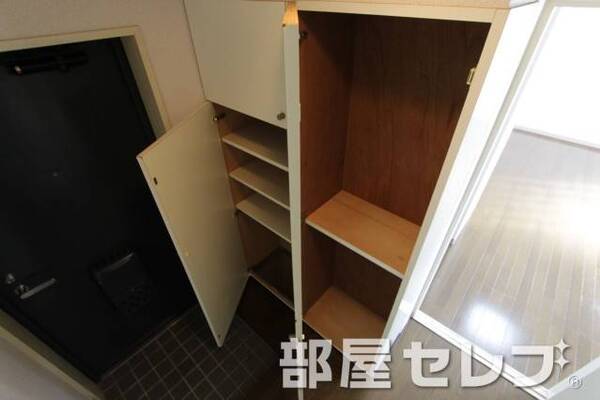 シューズボックス。