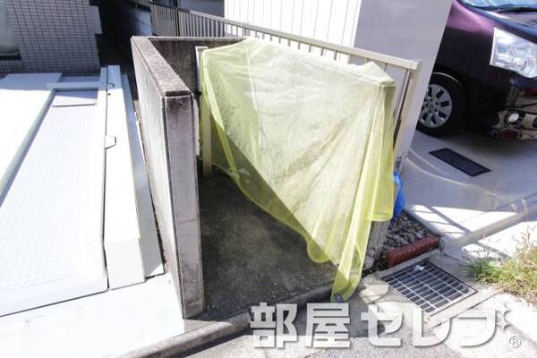 ゴミ置き場。