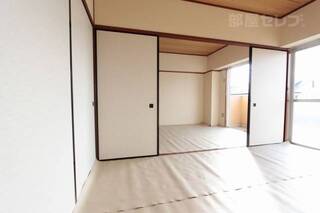 南向きの明るい和室です。