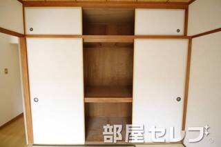 和室にも収納あります。