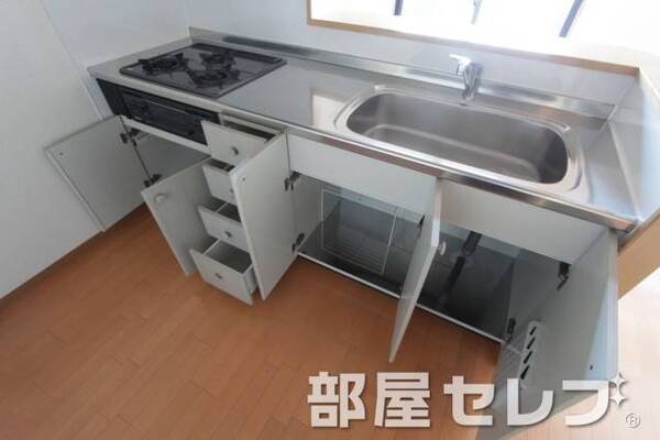 3口コンロ付キッチン。