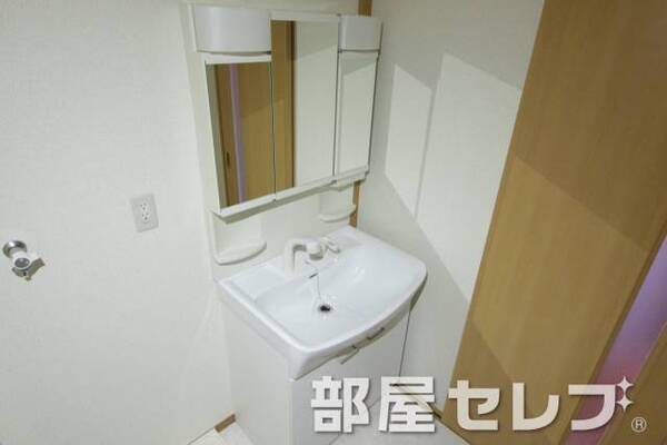 洗髪洗面化粧台。
