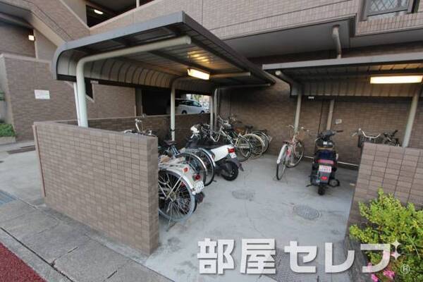 駐輪場。