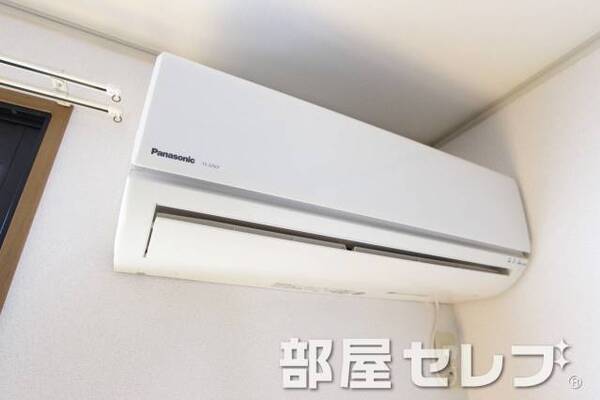 冷暖房エアコン。
