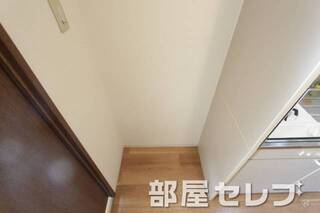 冷蔵庫はこちらへ。