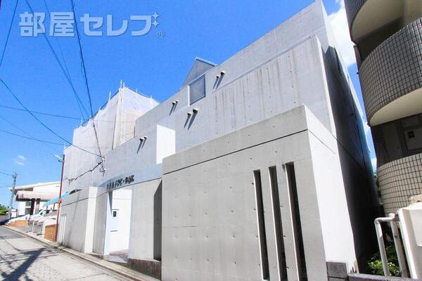 築年数を感じさせない重厚感のあるマンションです。