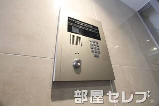 オートロック完備。