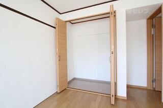 6.5帖のお部屋の収納です。