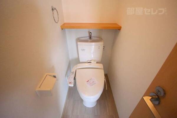 ウォシュレット付きのトイレ