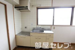 大きめサイズのコンロ置けます。