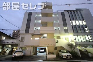 外壁塗装してキレイな外観。