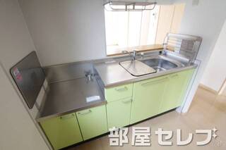 緑が基調のかわいいキッチン。（イメージ写真）