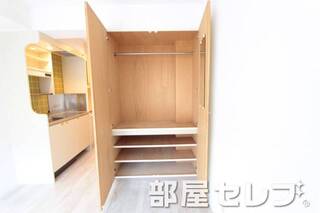 大きめの収納でものがたっぷり入ります。