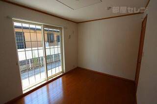 格子入りのホワイトサッシ