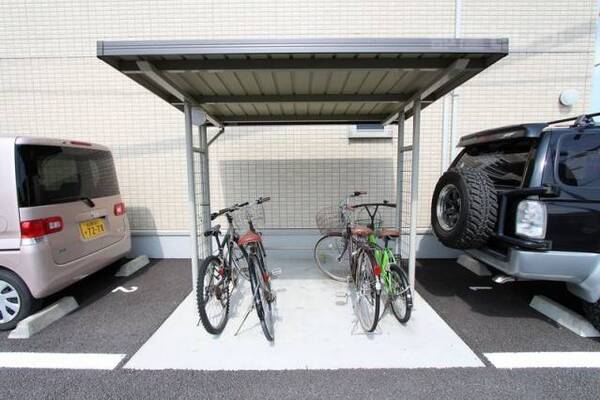 駐輪場完備