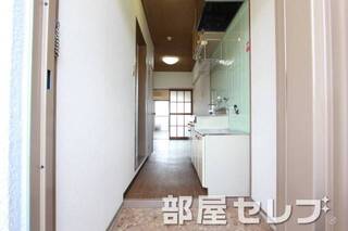 玄関からのお部屋の雰囲気です。