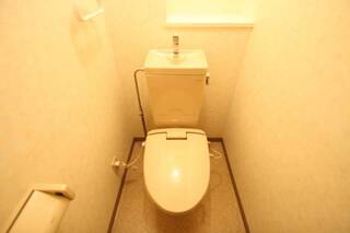 便座ヒーター付きのトイレです。