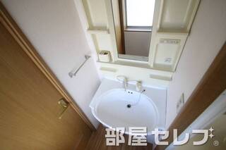 器も広く使い勝手の良い洗面台です。