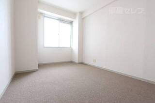 玄関入ってすぐの部屋です
