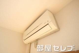 冷暖房エアコン2基。