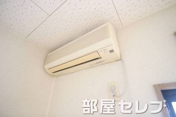 冷暖房エアコン。