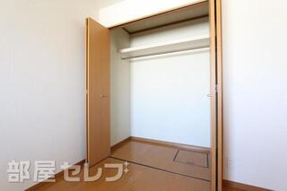 服などたくさん収納できます。