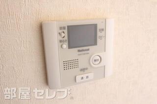 モニターホンで来客の姿を確認できます。